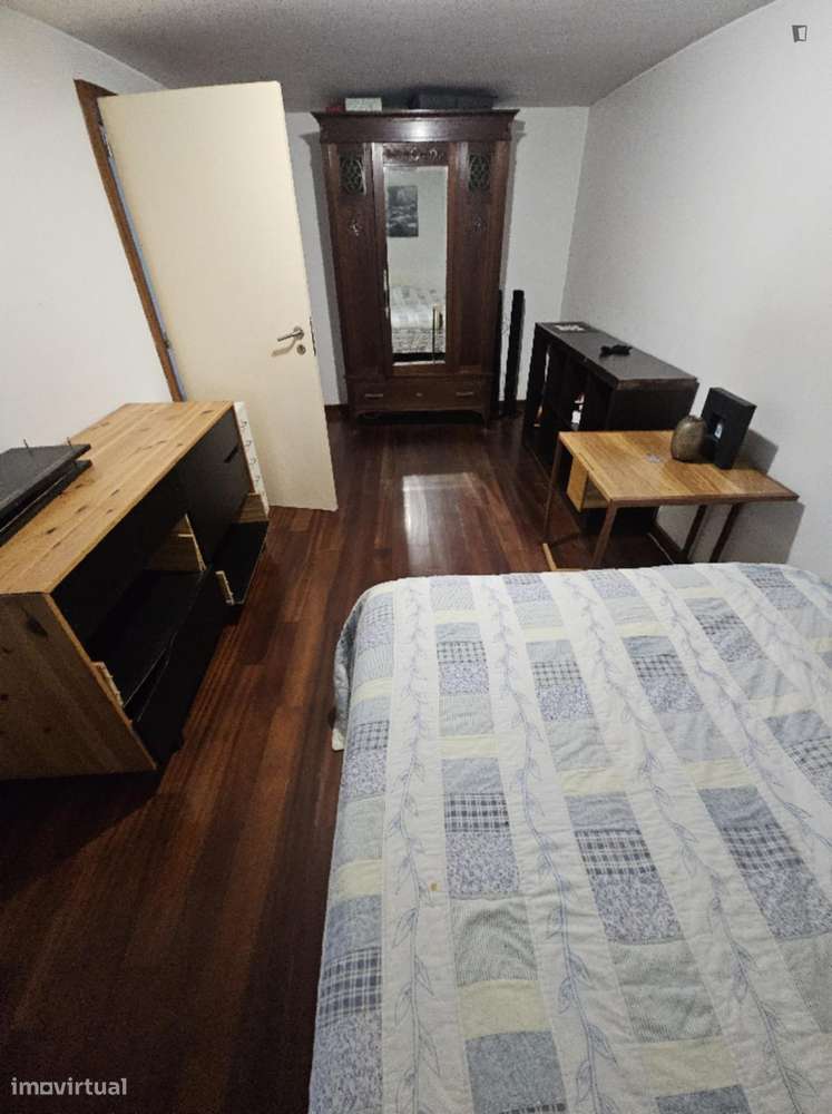 Quarto - localizado em Aldoar Porto - Grande imagem: 4/6