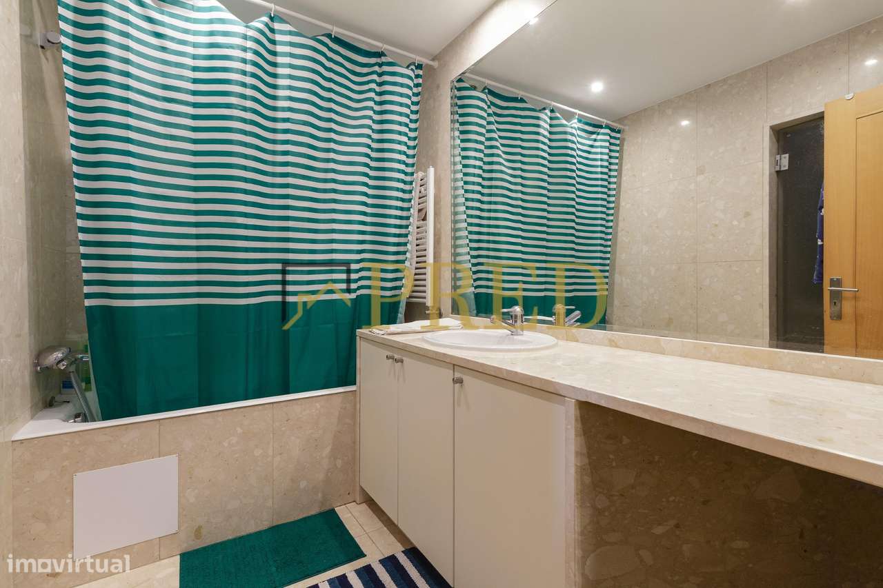 Apartamento T5, inserido no condomínio fechado 'Edifício Plaza'-30