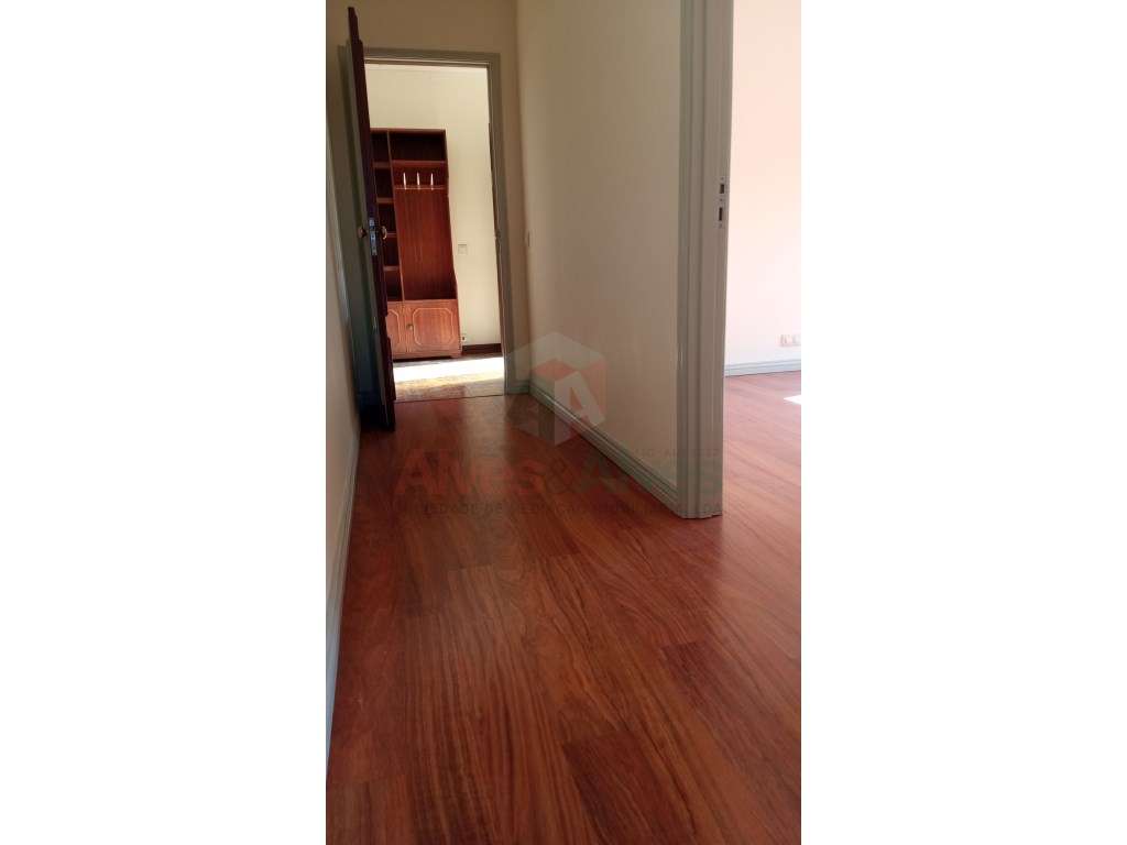 Moradia T5 de 4 frentes em Folgosa, Maia-13