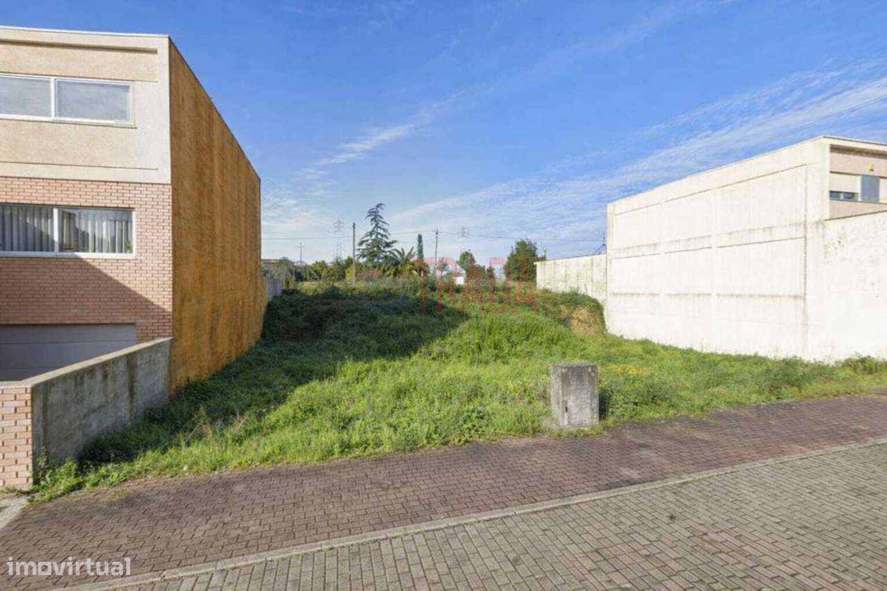 Oportunidade Braga! Lote c/ Projeto T4 + Estrutura | Perto do Centro-4