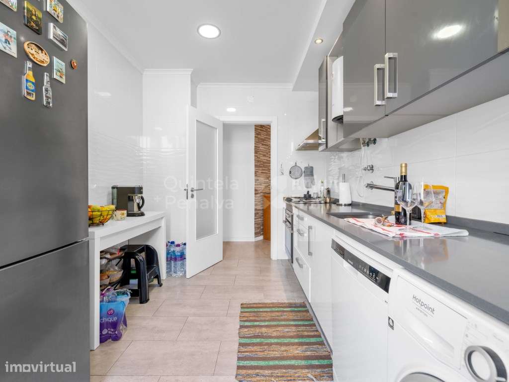 Apartamento T2 remodelado para venda em Verderena, Barreiro-7