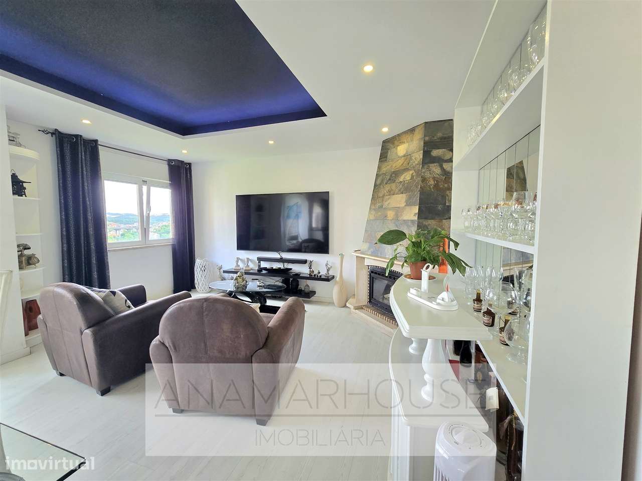 T2 Remodelado com Box para 2 Carros | Open Space 37m² | Vista Verde |-9