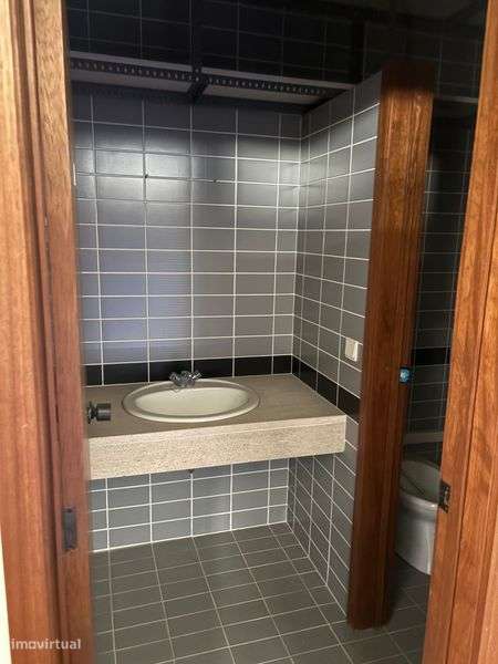 Arrendo escritório com lugar de garagem praça da república - Grande imagem: 4/7