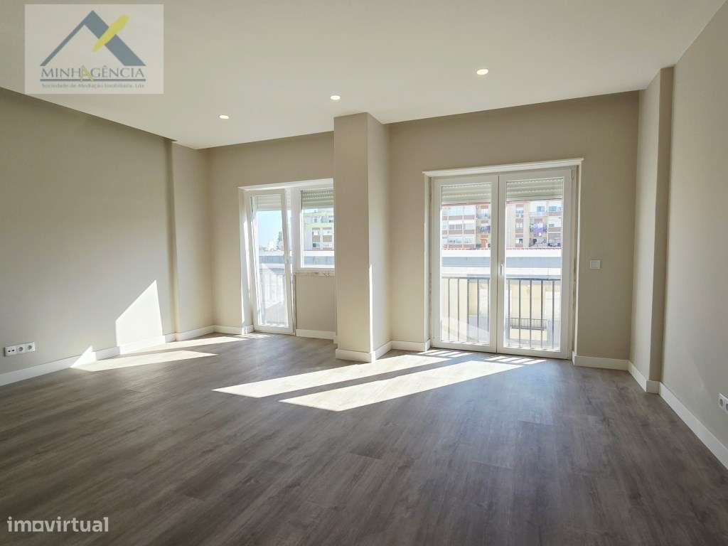 Apartamento T3 remodelado na Algodeia em Setúbal-15