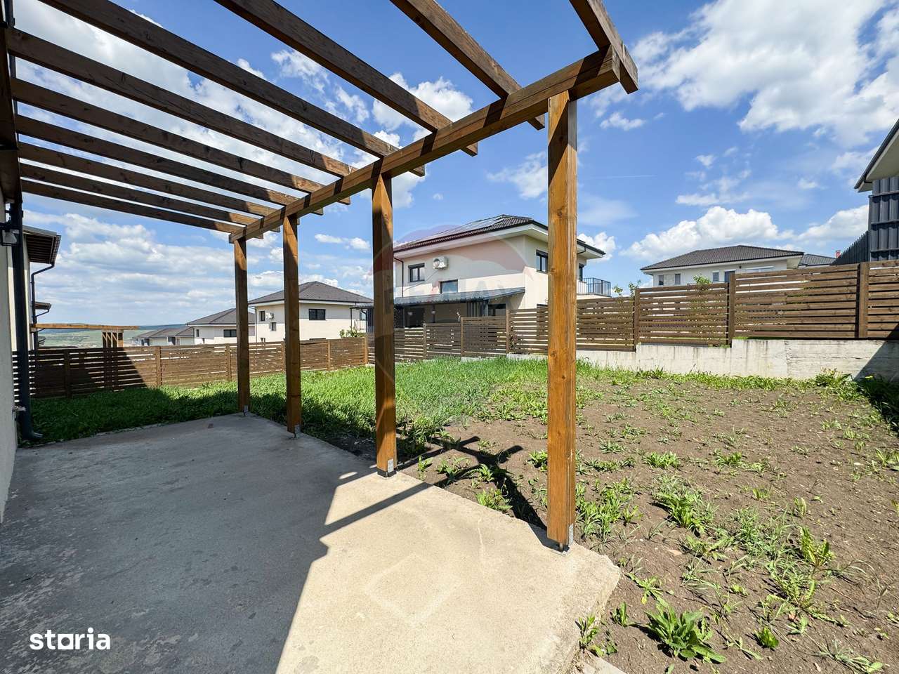 Casă semifinisată în Dezmir - Spațiu, liniște, acces rapid către oraș - Imagine principală: 4/18