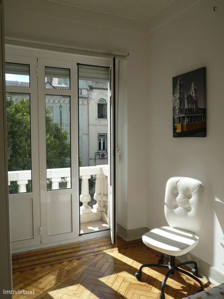 Quarto - localizado em São Sebastião Lisbon - Grande imagem: 3/10