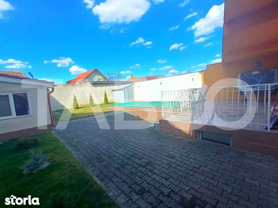 Singura casa cu 11 camere si piscina din Piata Cluj 0 COMISION
