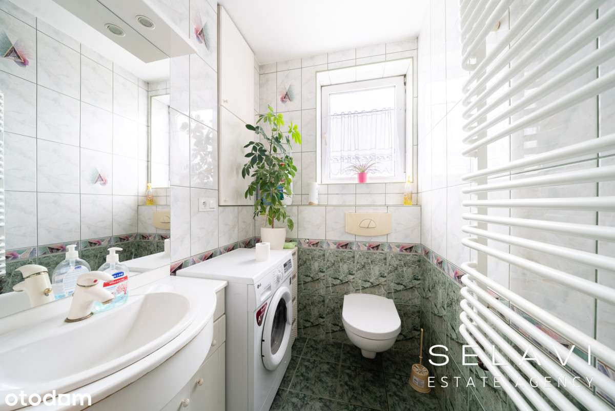 Dom podzielony na dwa mieszkania i biura-13