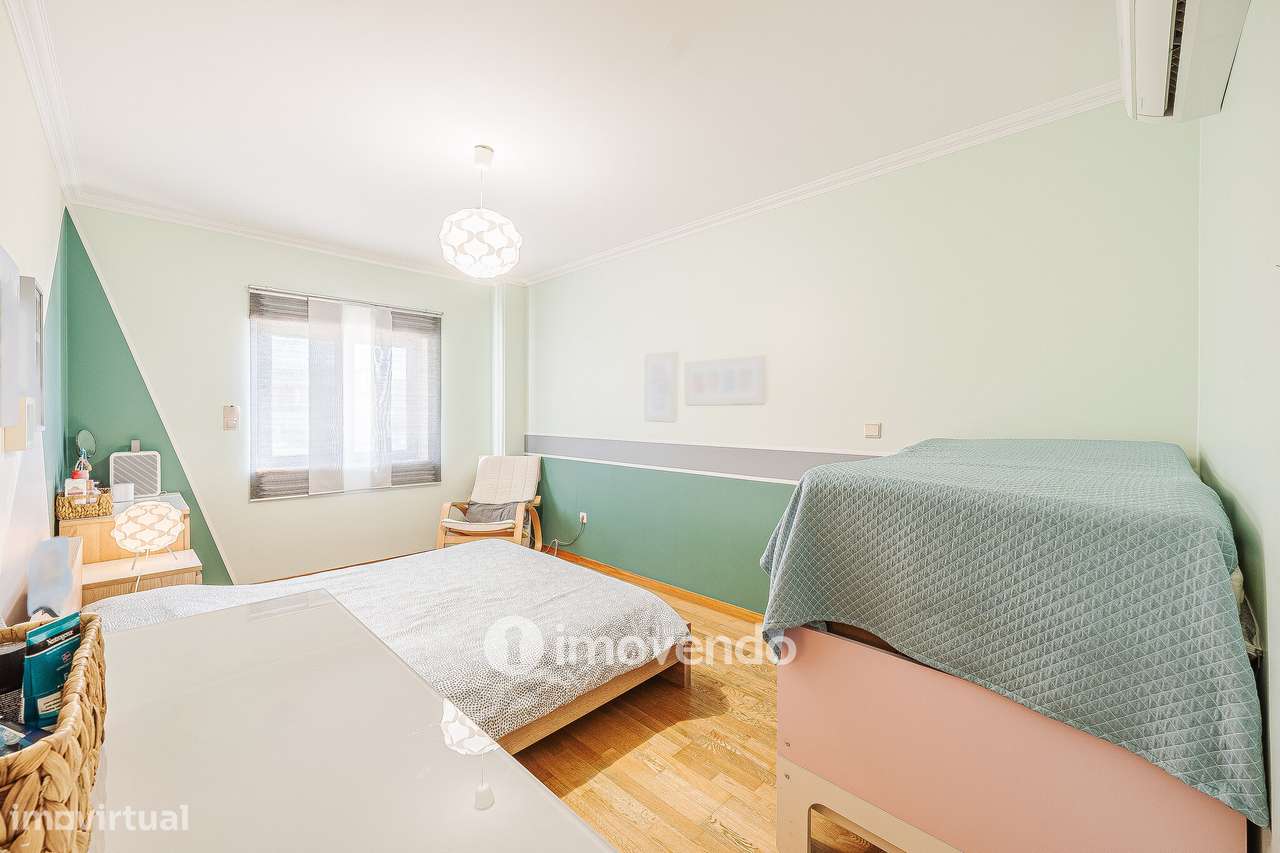 Apartamento T2, com estacionamento e arrecadação, em Vialonga-16