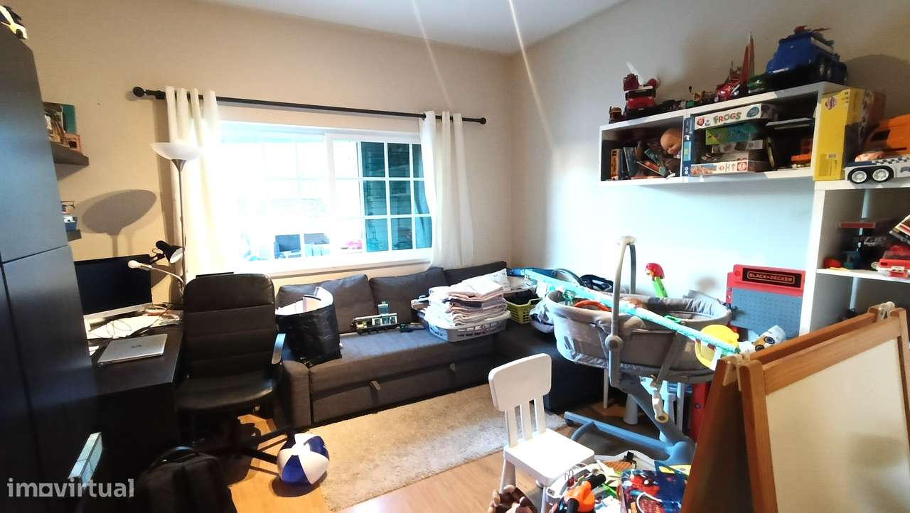 Moradia T3 em banda | 2 pisos e quintal, estimada | área  de 214m2-17