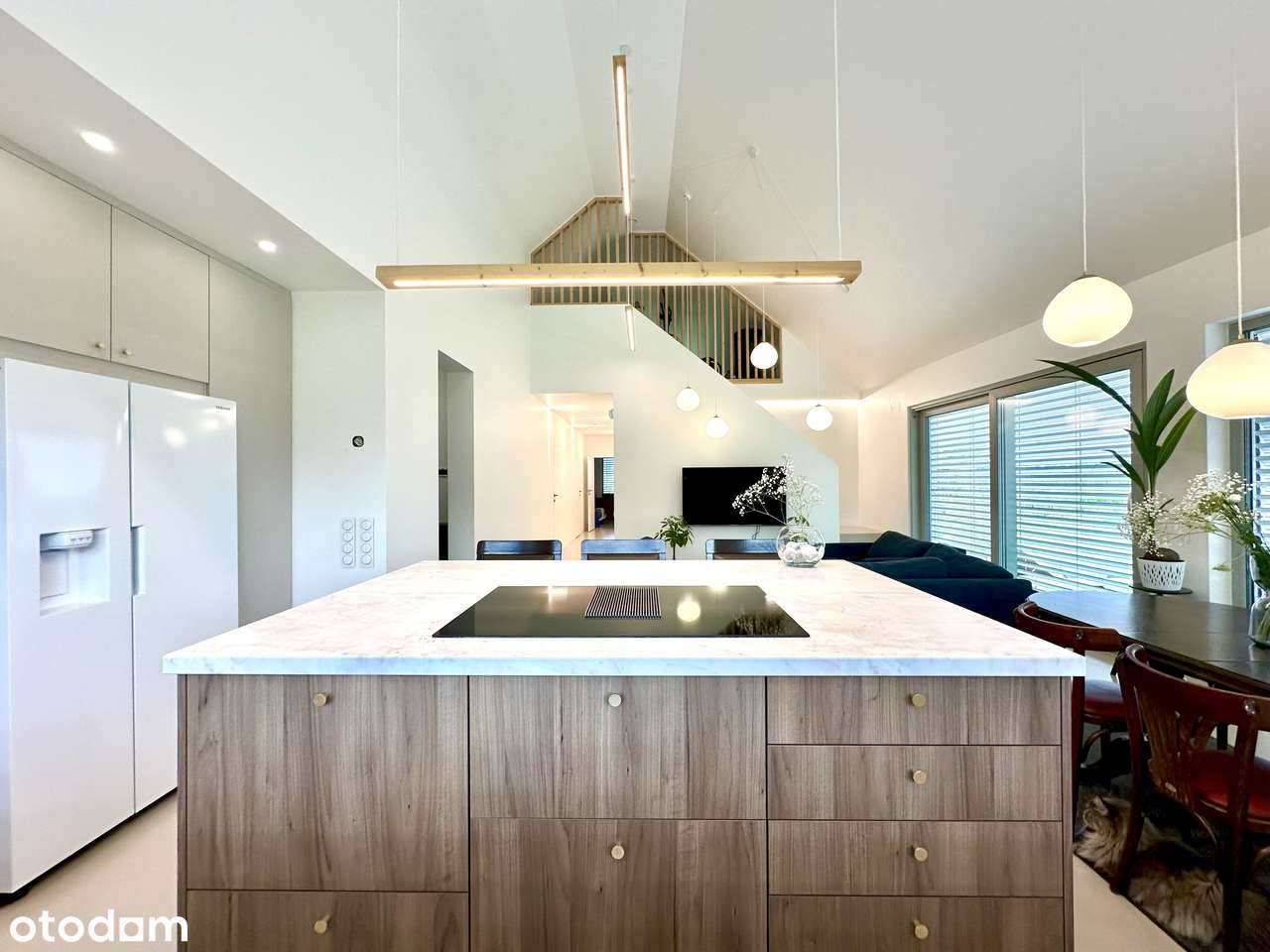 Nowoczesny Dom w Stylu Stodoły, Atrakcyjna Lokalizacja-3