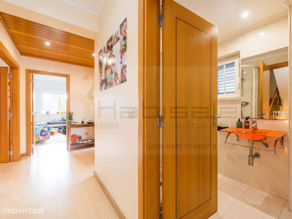 Moradia T5 com Jardim, Garagem ampla e Espaço para Piscina-11