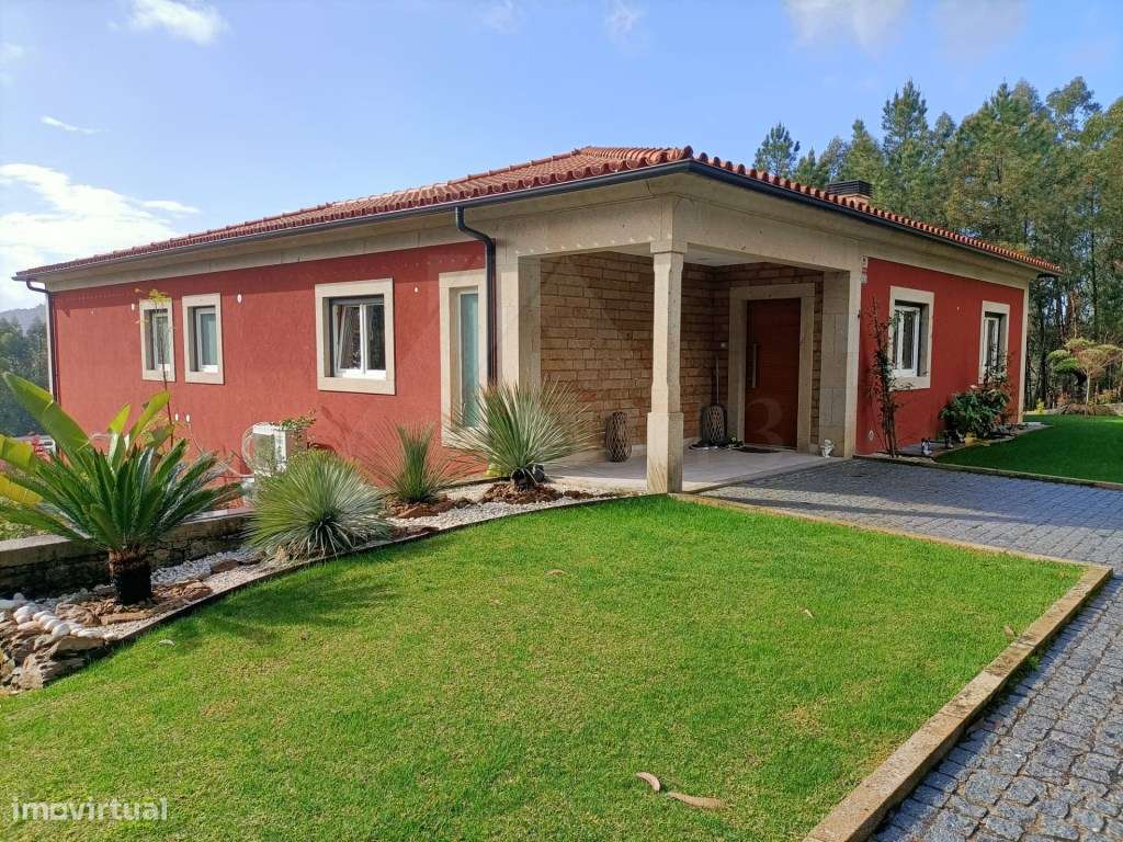 Moradia de Luxo V4 com piscina em Refóios do Lima - Grande imagem: 4/33