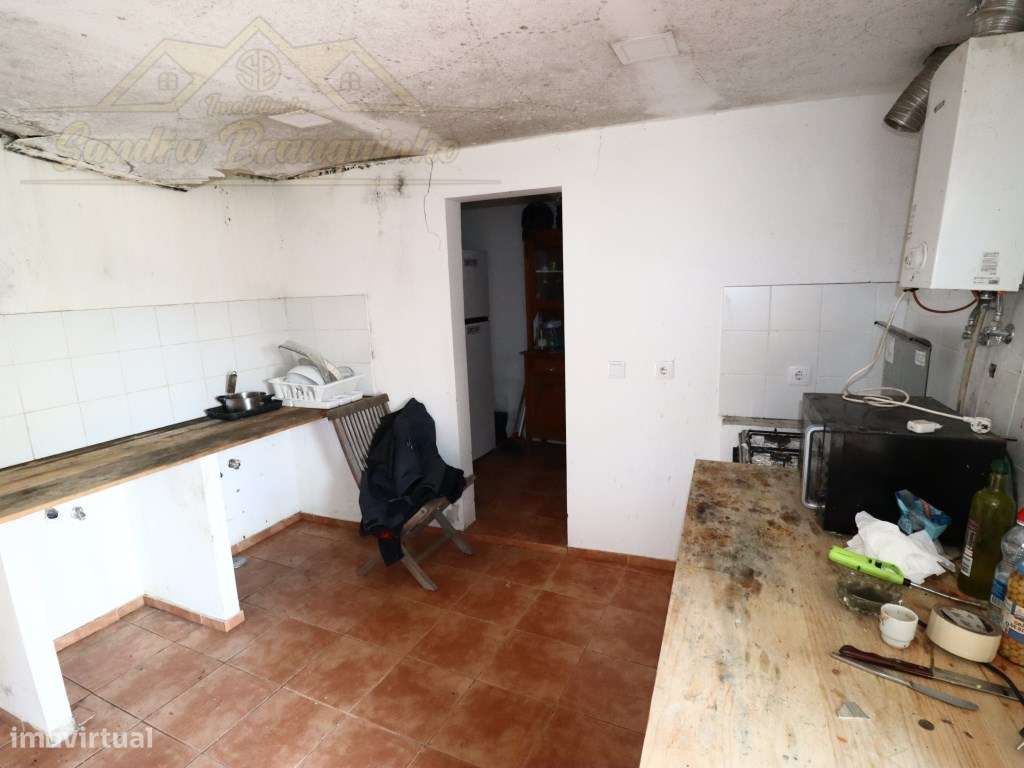 Moradia T3 com garagem e terreno 4120m2-40