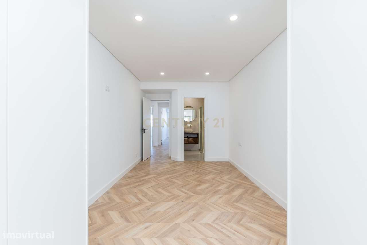 Apartamento T3 Totalmente Remodelado – Cova da Piedade, Almada-41