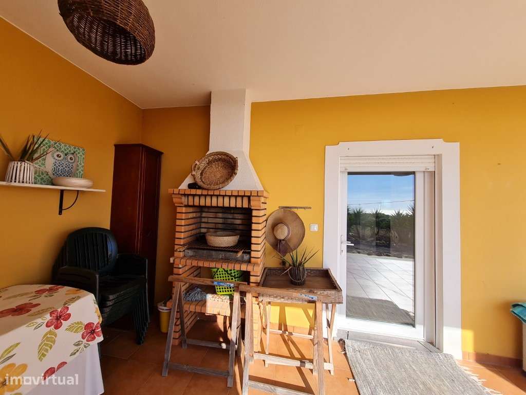 Vende-se moradia T8 junto á Praia da Assenta-50