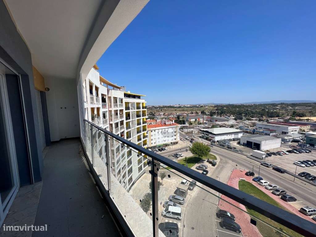 Apartamento T3 em Santa Marta do Pinhal - Grande imagem: 3/22