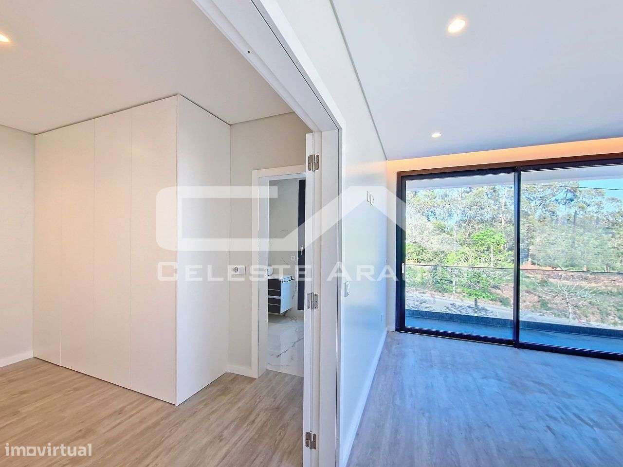 Moradia T3+1 Nova em Espinho-3