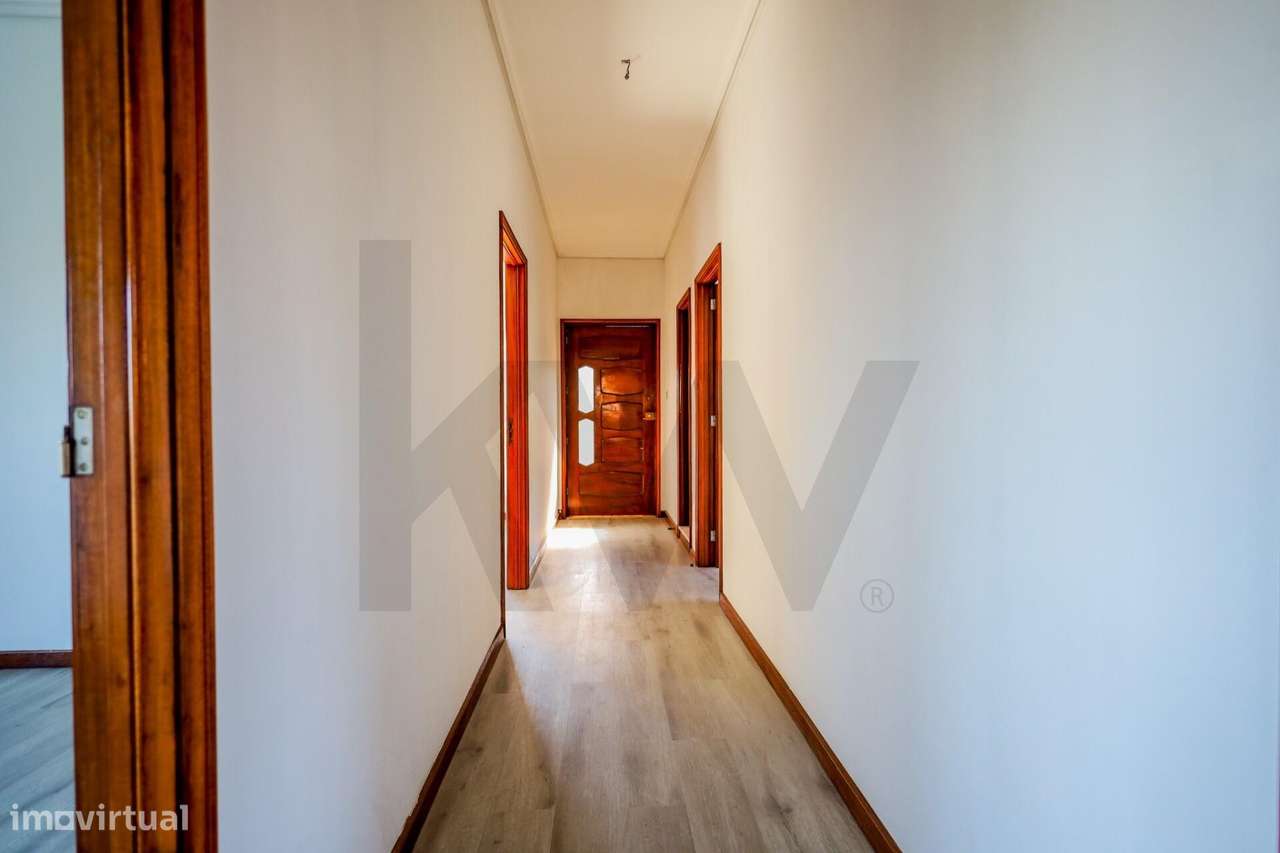 Moradia com 1451m2 de Terreno e Elevado Potencial de Valorização em Sã-12