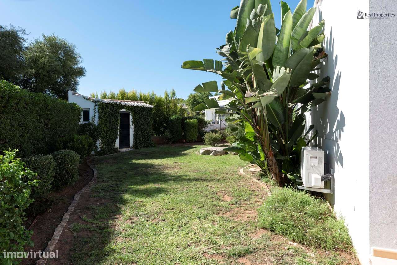 Moradia Térrea T4 Isolada em Albufeira – Um Refúgio de Luz, Conforto e-34