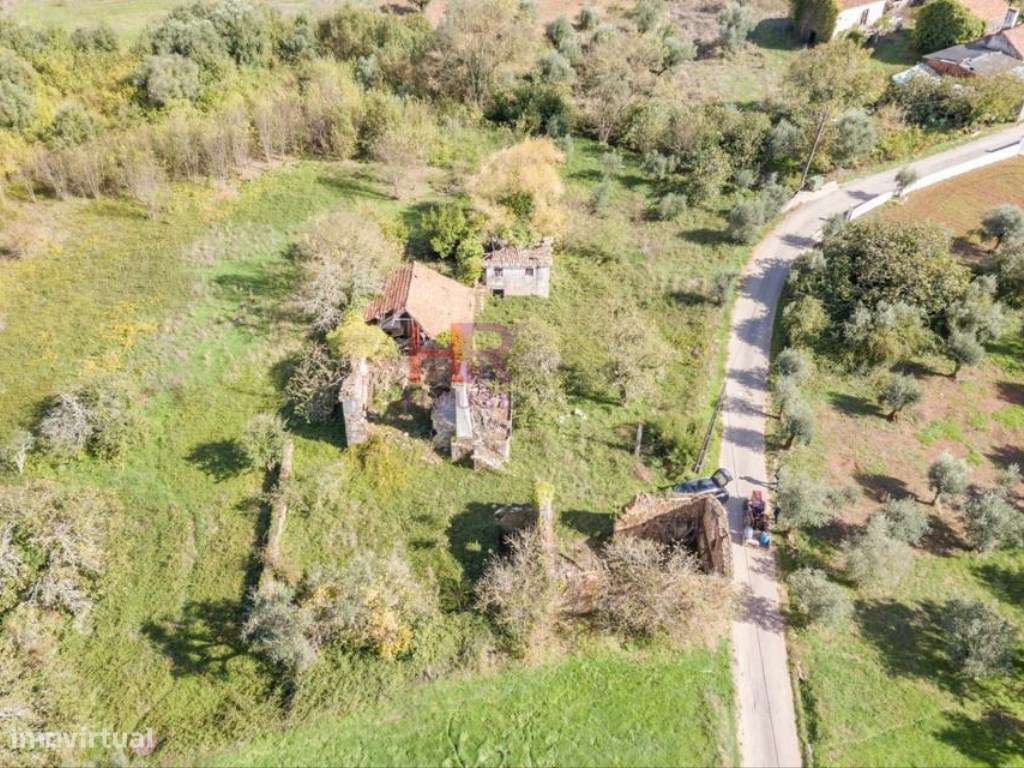 Vende-se Terreno com casas em ruina com 8000m2-22