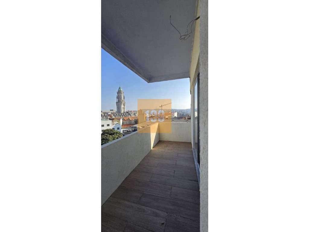 T0 novo com varanda - Almada Living - Grande imagem: 3/20