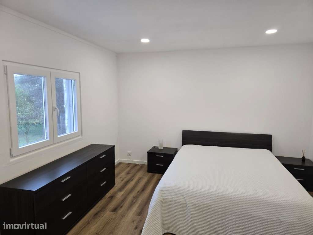 Simpática Moradia Térrea T2 com Piscina - Totalmente Remodelada-12