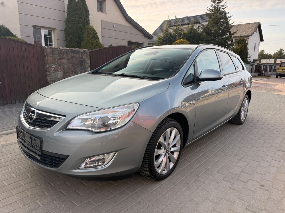 Opel Astra J 1.7 CDTI DPF 150 Jahre 2012