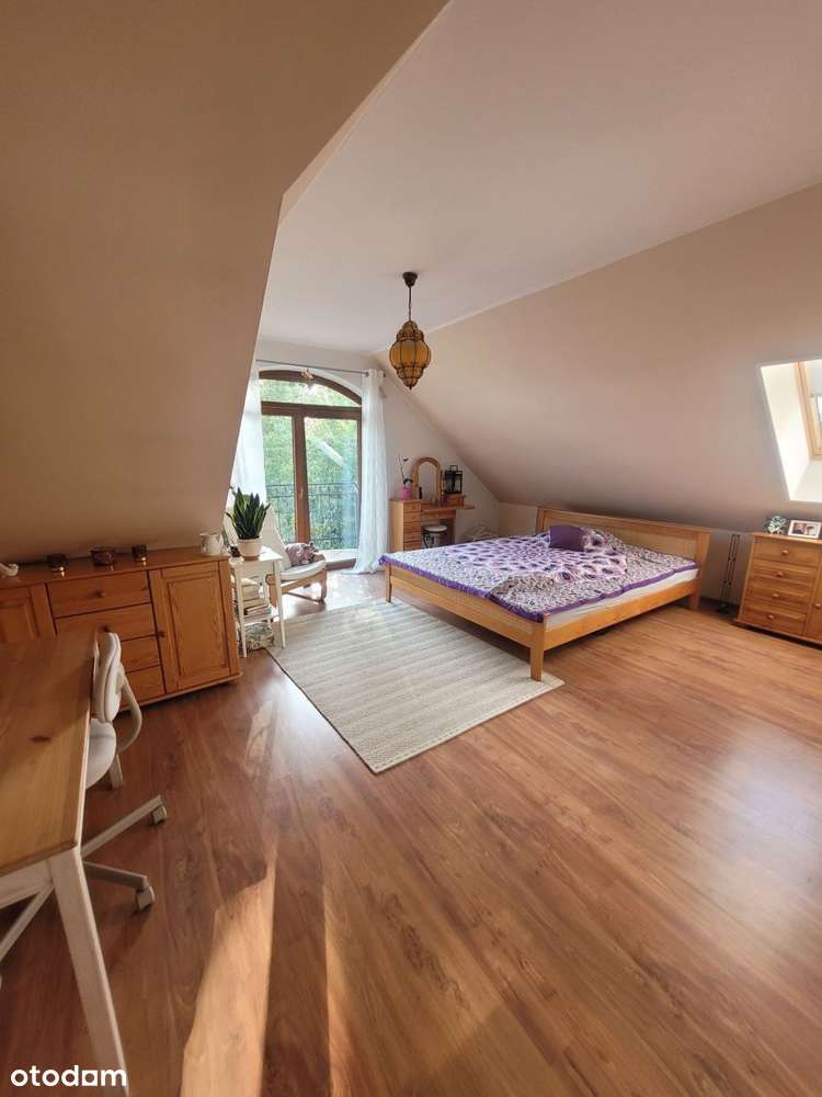 Urokliwy Dom na Sprzedaż z Niepowtarzalnym-12