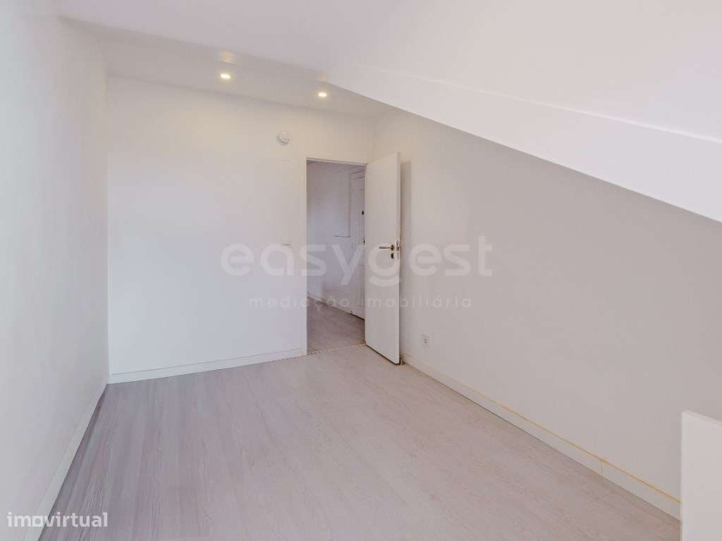 T2 remodelado no coração de Lisboa, entre o Bairro Alto e Santos-12