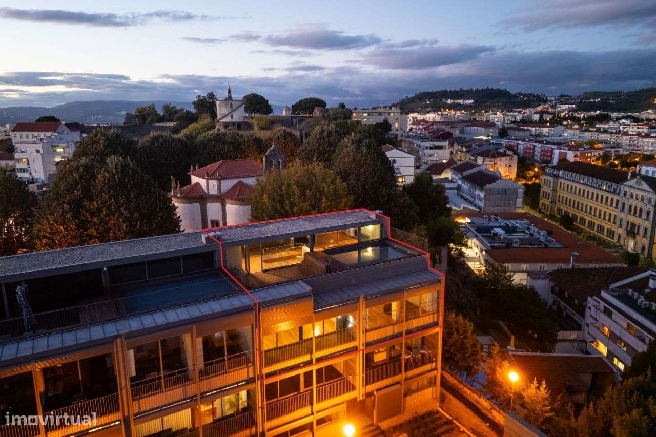 Penthouse Luxuosa com Piscina e Vistas 360º no Coração de Braga-8