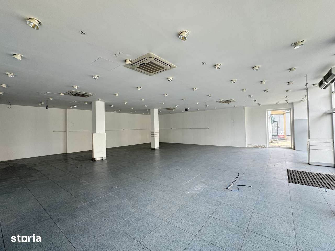 Spatiu Comercial de inchiriat Aurel Vlaicu - Imagine principală: 5/20