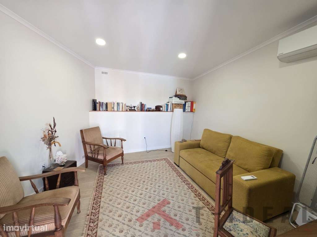 Moradia Renovada com Espaço Exterior-21