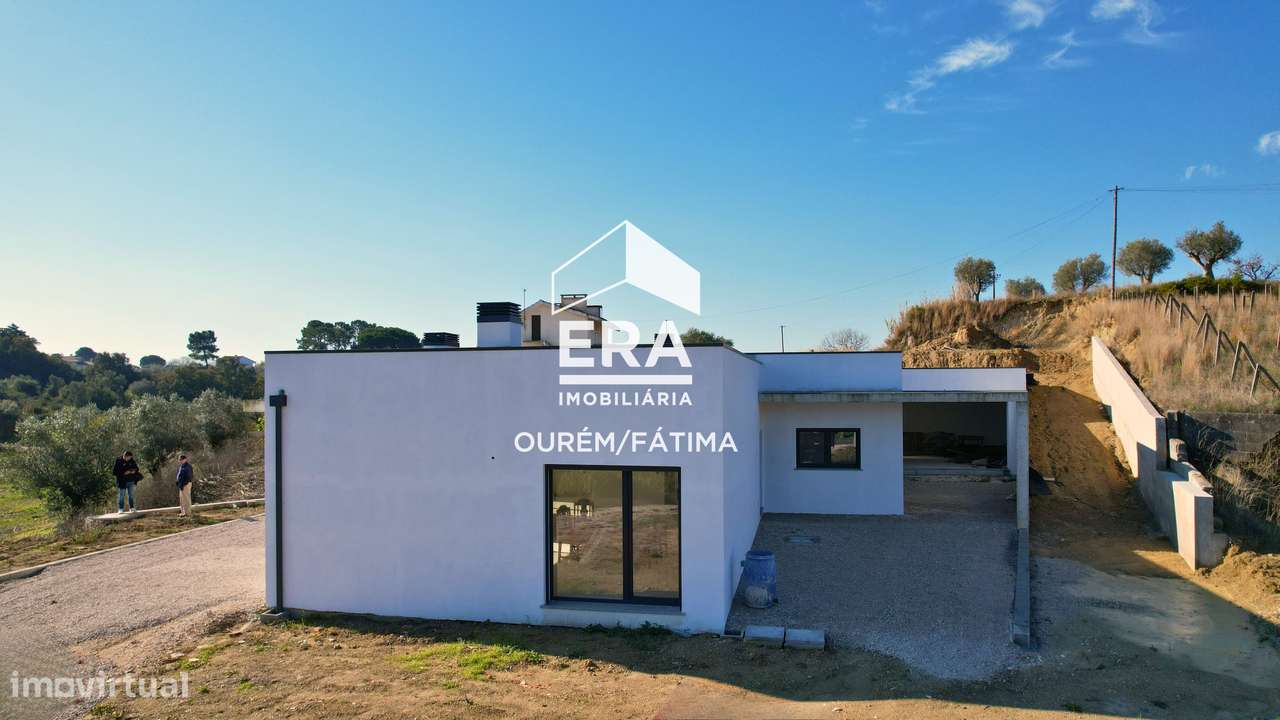 Moradia T4, térrea, em fase final de construção-17