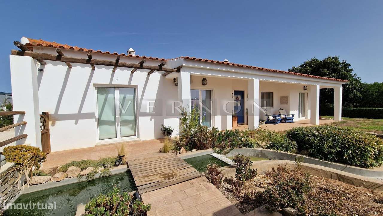 Charmosa e espaçosa moradia com 3 quartos e piscina para venda entre L-2