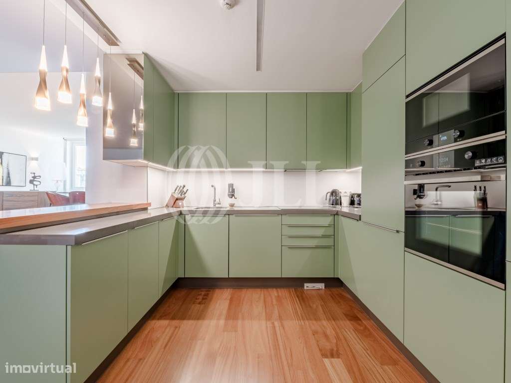 Apartamento T3 com dois lugares de garagem em Aliados, Porto-16