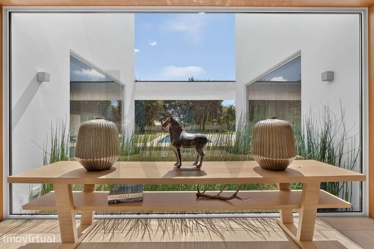 Moradia T5 de Luxo com Piscina e Lote de 2.773 m2-8