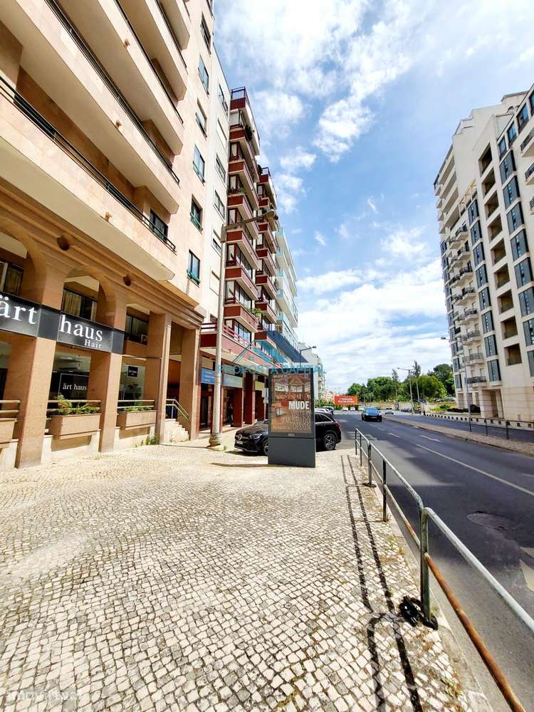 APARTAMENTO T3 TOTALMENTE REMODELADO | ESTRADA DA LUZ - COM GARAGEM-50