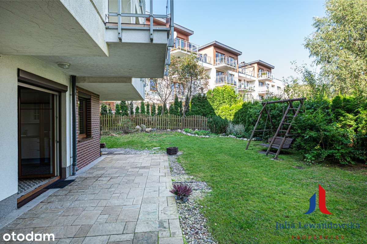 Rodzinne mieszkanie z dużym zielonym ogrodem-16