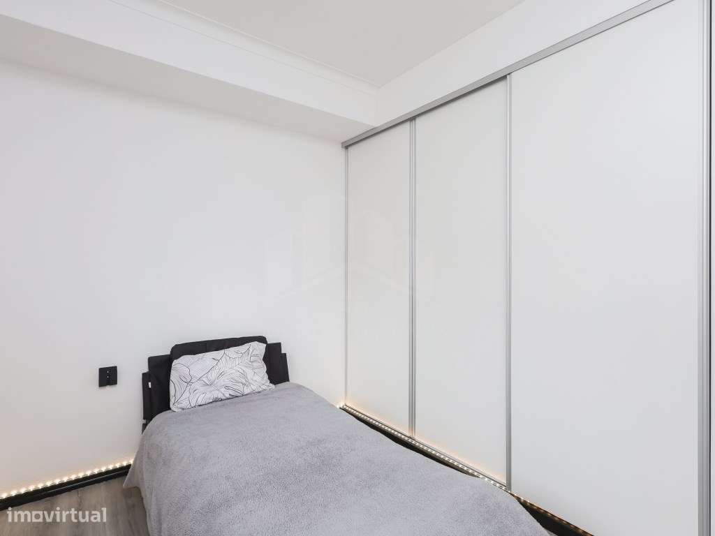 Apartamento T2 Parcialmente Remodelado em Valbom | Oportunidade aba...-21