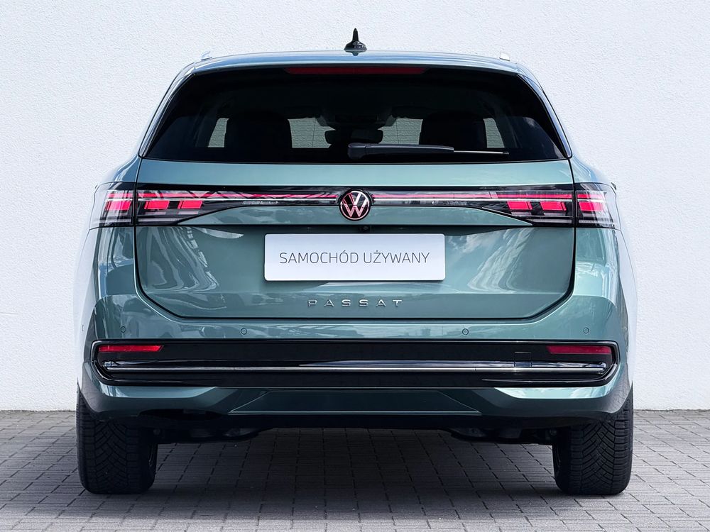 Volkswagen Passat-Variant 2.0 TDI Scr DSG Elegance 150 KM — zdjęcie 2