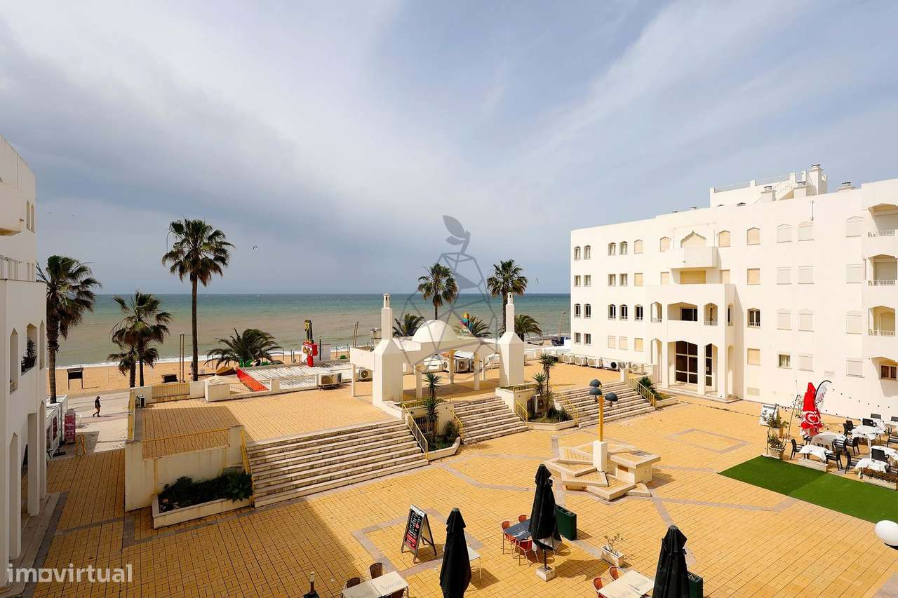 Apartamento T2 com Vista Mar Renovado na Primeira Linha da Praia em Qu - Grande imagem: 1/43