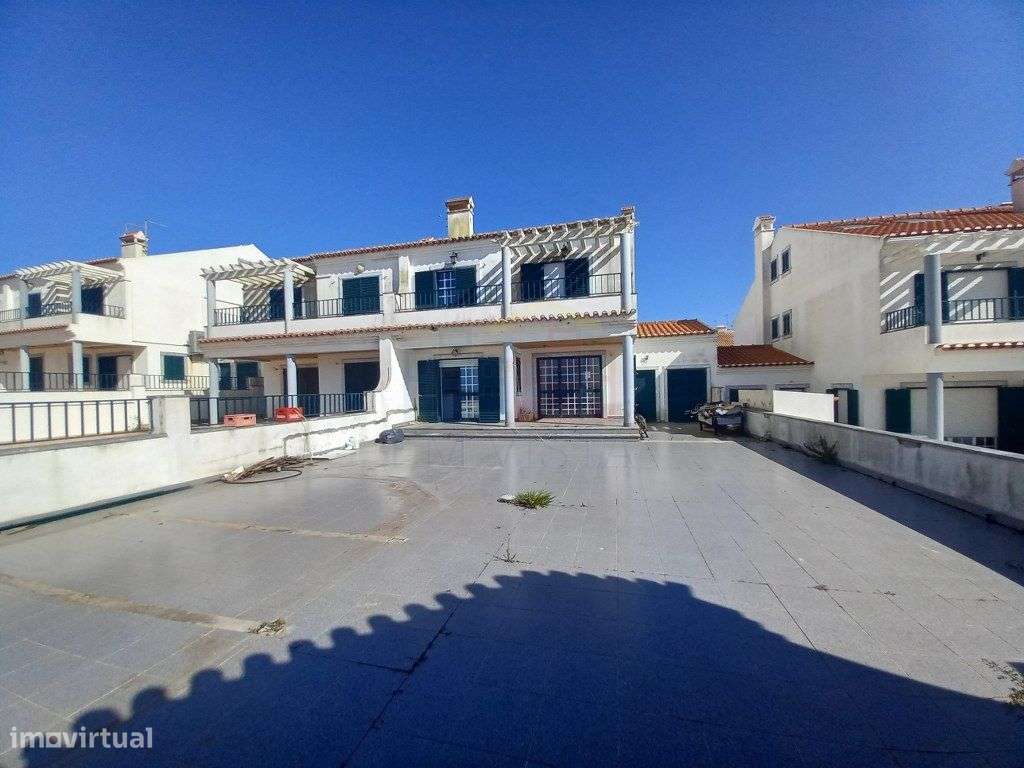 Vivenda T5 com Vista Mar em Ribamar-9