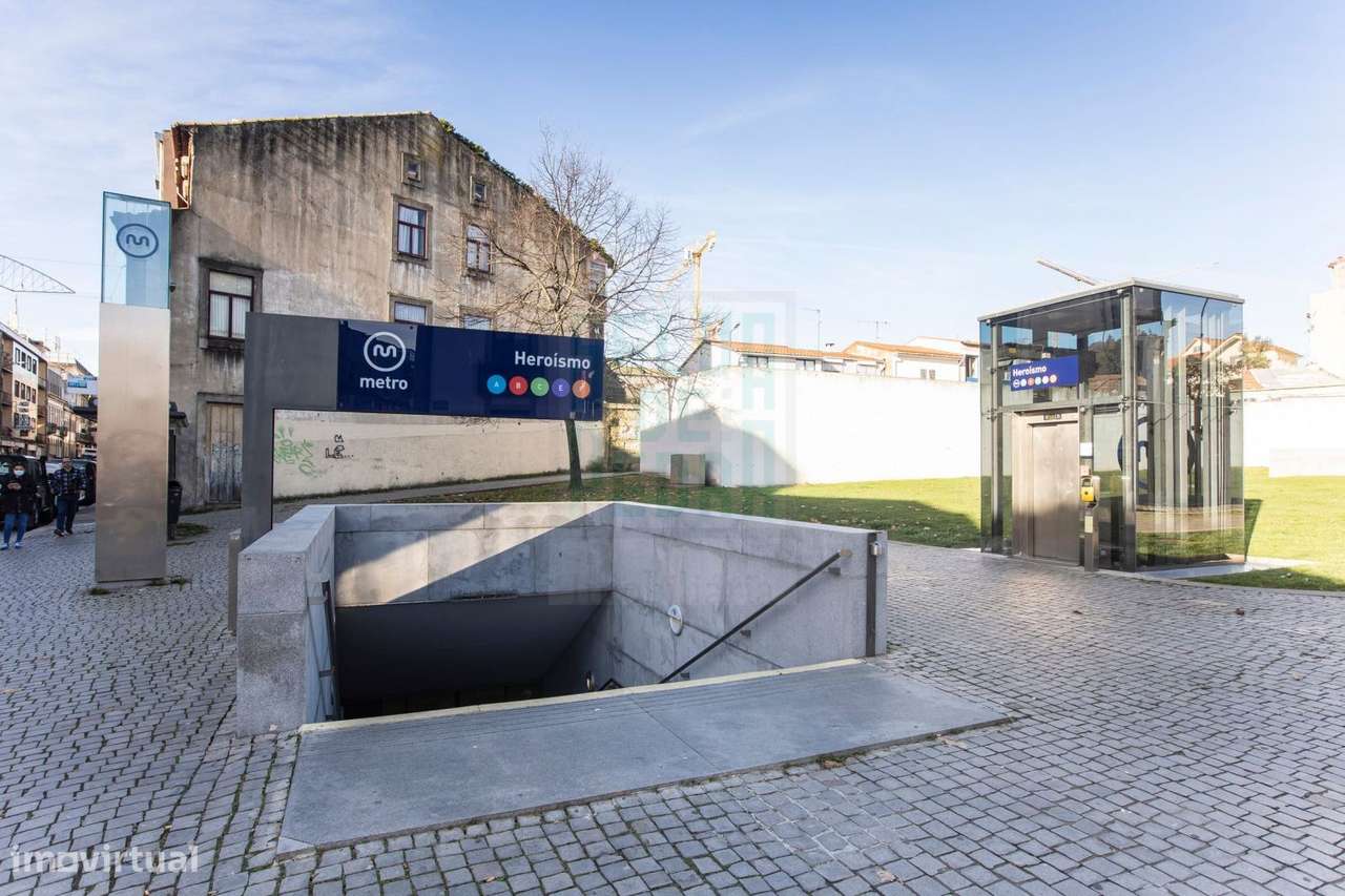 Moradia V2 com Licença AL na Baixa do Porto | Mobilada e em Funcionam-32