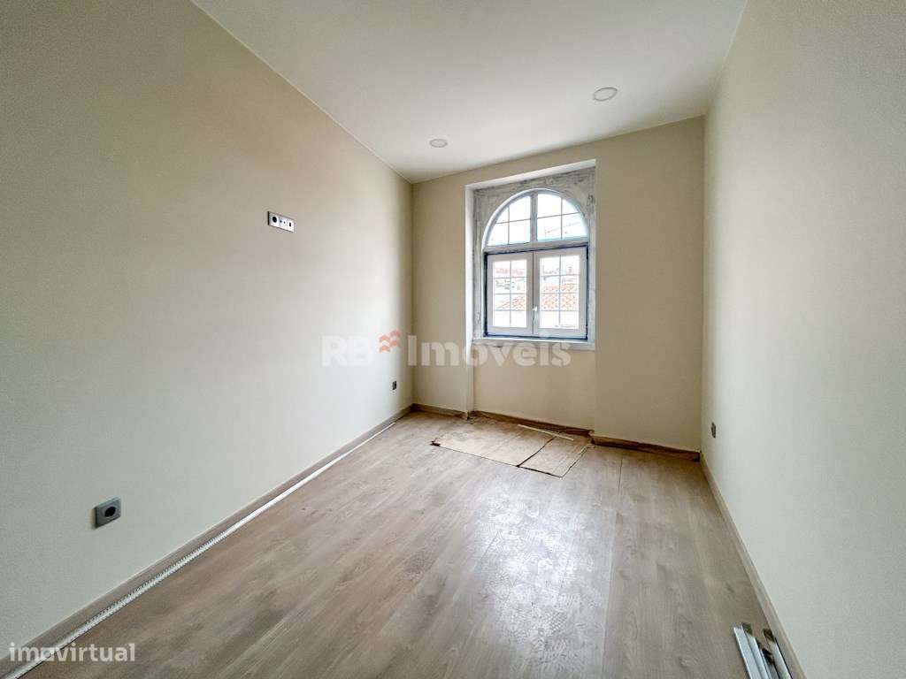 Apartamento Duplex T2 com varanda Totalmente Remodelado - Centro hi... - Grande imagem: 3/43