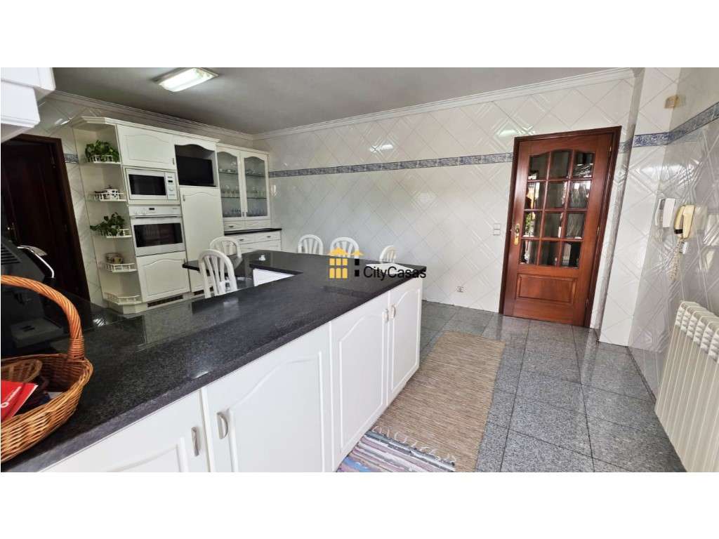 Vivenda de 4 Frentes com 3 Suítes, Garagem e Terreno | Gaia-5