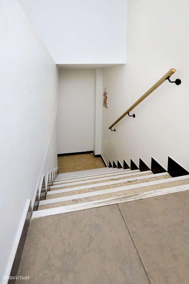 Loja no Lumiar, preparada para abrir o seu próprio negócio (café/paste-24