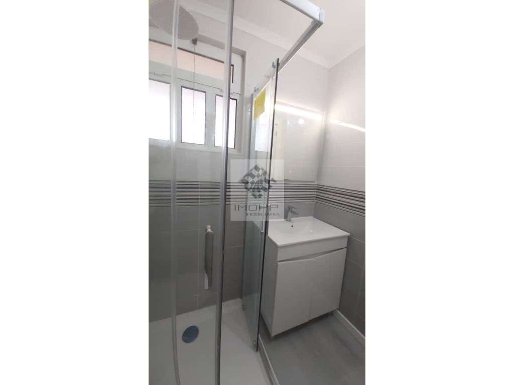 Apartamento T2 renovado às portas de Lisboa - Oportunidade única na...-16