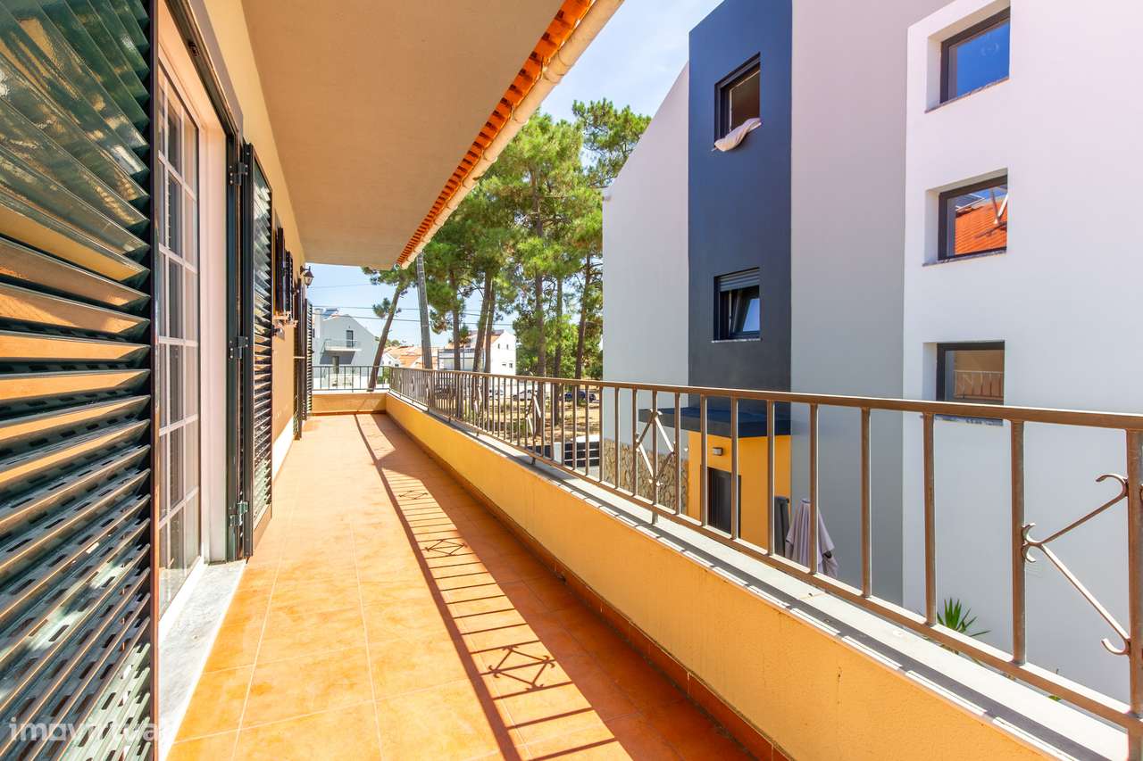 Moradia Bifamiliar com 2 Apartamentos T1 para Habitação e Rendimento-11
