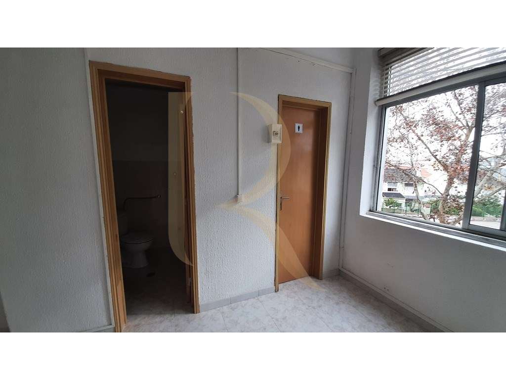 Loja/ armazém em Amora - Cruz de Pau - Seixal - Grande imagem: 4/12